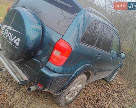 Зеленый Тойота РАВ 4, объемом двигателя 2.2 л и пробегом 550 тыс. км за 2000 $, фото 1 на Automoto.ua