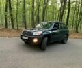 Зелений Тойота РАВ 4, об'ємом двигуна 2 л та пробігом 300 тис. км за 3799 $, фото 1 на Automoto.ua