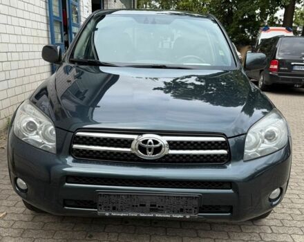 Зелений Тойота РАВ 4, об'ємом двигуна 2.2 л та пробігом 250 тис. км за 2430 $, фото 1 на Automoto.ua