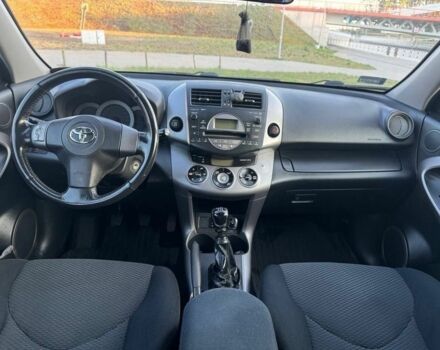 Зелений Тойота РАВ 4, об'ємом двигуна 2.2 л та пробігом 220 тис. км за 2350 $, фото 5 на Automoto.ua