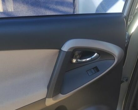 Зеленый Тойота РАВ 4, объемом двигателя 2 л и пробегом 273 тыс. км за 8700 $, фото 5 на Automoto.ua