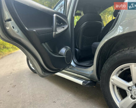 Зелений Тойота РАВ 4, об'ємом двигуна 2 л та пробігом 304 тис. км за 8300 $, фото 20 на Automoto.ua