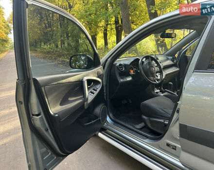 Зеленый Тойота РАВ 4, объемом двигателя 2 л и пробегом 307 тыс. км за 8500 $, фото 16 на Automoto.ua