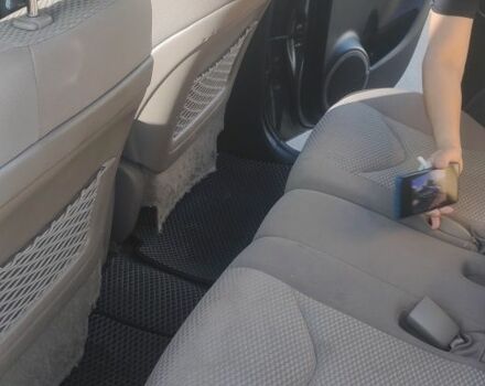 Зеленый Тойота РАВ 4, объемом двигателя 2 л и пробегом 273 тыс. км за 8700 $, фото 6 на Automoto.ua