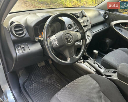 Зелений Тойота РАВ 4, об'ємом двигуна 2 л та пробігом 304 тис. км за 8300 $, фото 21 на Automoto.ua