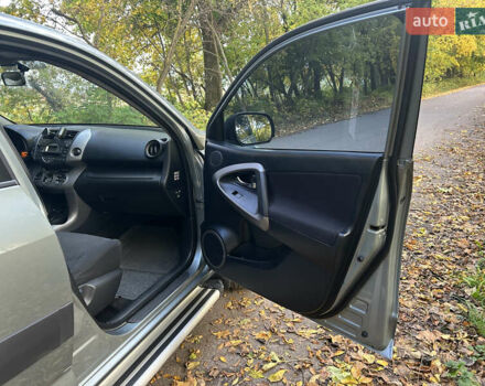 Зеленый Тойота РАВ 4, объемом двигателя 2 л и пробегом 307 тыс. км за 8500 $, фото 17 на Automoto.ua