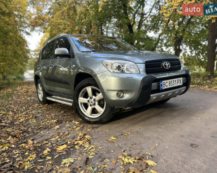 Зеленый Тойота РАВ 4, объемом двигателя 2 л и пробегом 307 тыс. км за 8500 $, фото 1 на Automoto.ua