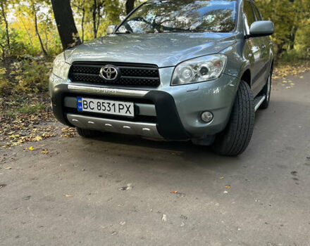 Зелений Тойота РАВ 4, об'ємом двигуна 2 л та пробігом 304 тис. км за 8300 $, фото 1 на Automoto.ua