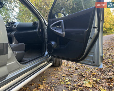 Зелений Тойота РАВ 4, об'ємом двигуна 2 л та пробігом 304 тис. км за 8300 $, фото 17 на Automoto.ua