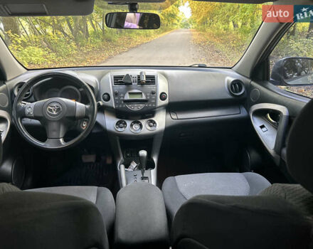 Зелений Тойота РАВ 4, об'ємом двигуна 2 л та пробігом 304 тис. км за 8300 $, фото 19 на Automoto.ua