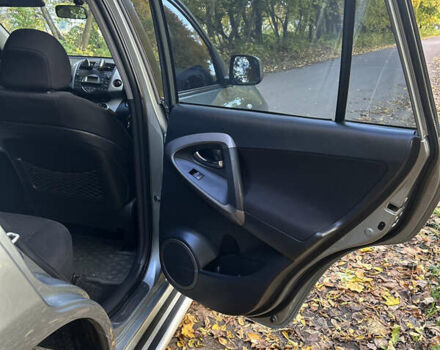 Зелений Тойота РАВ 4, об'ємом двигуна 2 л та пробігом 304 тис. км за 8300 $, фото 18 на Automoto.ua