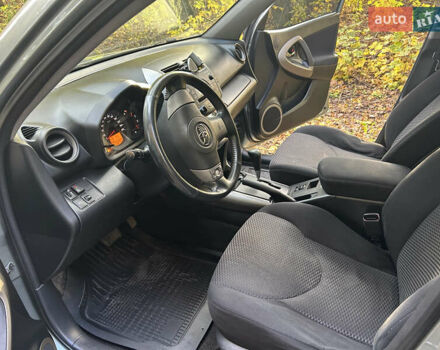 Зелений Тойота РАВ 4, об'ємом двигуна 2 л та пробігом 304 тис. км за 8300 $, фото 23 на Automoto.ua