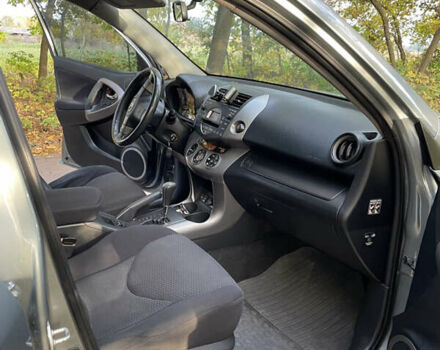 Зелений Тойота РАВ 4, об'ємом двигуна 2 л та пробігом 304 тис. км за 8300 $, фото 25 на Automoto.ua