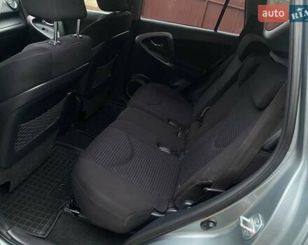 Зелений Тойота РАВ 4, об'ємом двигуна 2 л та пробігом 179 тис. км за 9750 $, фото 34 на Automoto.ua