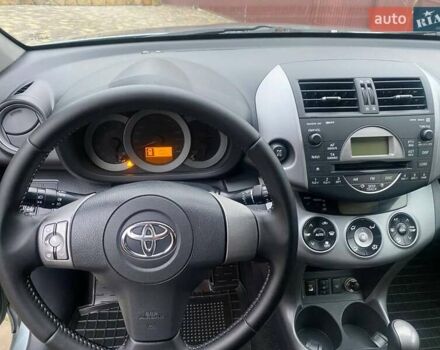 Зелений Тойота РАВ 4, об'ємом двигуна 2 л та пробігом 179 тис. км за 9750 $, фото 46 на Automoto.ua