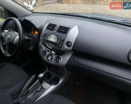 Зелений Тойота РАВ 4, об'ємом двигуна 2 л та пробігом 179 тис. км за 9750 $, фото 28 на Automoto.ua