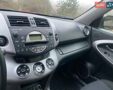 Зелений Тойота РАВ 4, об'ємом двигуна 2 л та пробігом 179 тис. км за 9750 $, фото 51 на Automoto.ua