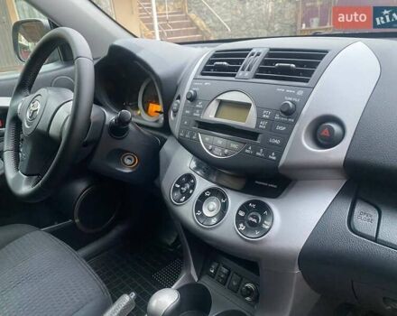 Зелений Тойота РАВ 4, об'ємом двигуна 2 л та пробігом 179 тис. км за 9750 $, фото 24 на Automoto.ua