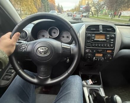 Зеленый Тойота РАВ 4, объемом двигателя 2 л и пробегом 390 тыс. км за 5800 $, фото 4 на Automoto.ua