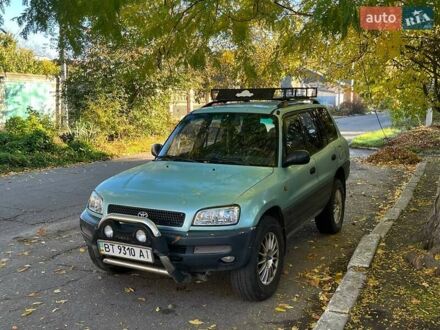 Зелений Тойота РАВ 4, об'ємом двигуна 2 л та пробігом 400 тис. км за 4900 $, фото 1 на Automoto.ua
