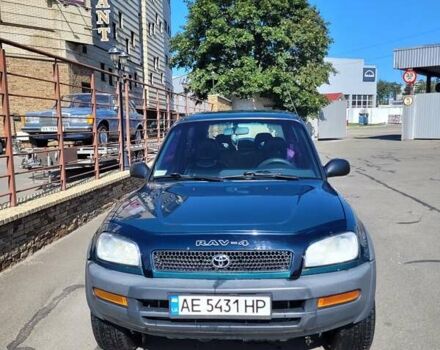 Зелений Тойота РАВ 4, об'ємом двигуна 2 л та пробігом 367 тис. км за 4500 $, фото 1 на Automoto.ua