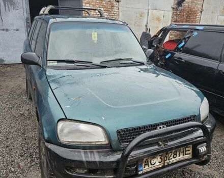 Зеленый Тойота РАВ 4, объемом двигателя 2 л и пробегом 450 тыс. км за 2300 $, фото 1 на Automoto.ua