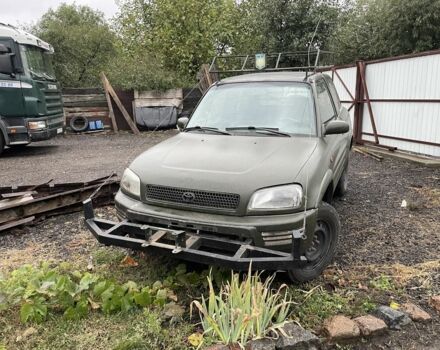 Зелений Тойота РАВ 4, об'ємом двигуна 2 л та пробігом 300 тис. км за 1600 $, фото 1 на Automoto.ua