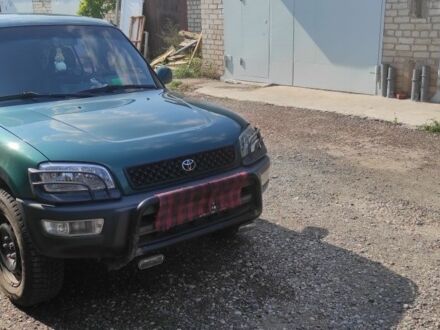 Зелений Тойота РАВ 4, об'ємом двигуна 2 л та пробігом 500 тис. км за 5500 $, фото 1 на Automoto.ua
