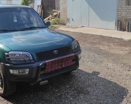 Зелений Тойота РАВ 4, об'ємом двигуна 2 л та пробігом 500 тис. км за 5500 $, фото 1 на Automoto.ua