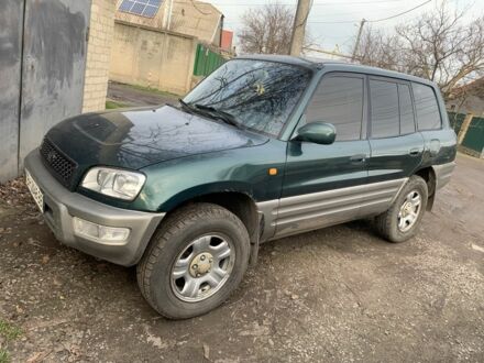 Зеленый Тойота РАВ 4, объемом двигателя 2 л и пробегом 343 тыс. км за 4500 $, фото 1 на Automoto.ua