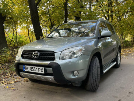 Зелений Тойота РАВ 4, об'ємом двигуна 2 л та пробігом 307 тис. км за 8500 $, фото 1 на Automoto.ua