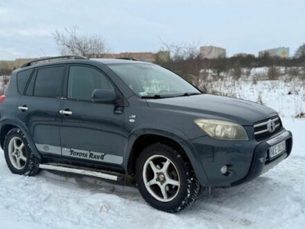 Зелений Тойота РАВ 4, об'ємом двигуна 2.2 л та пробігом 240 тис. км за 3900 $, фото 1 на Automoto.ua