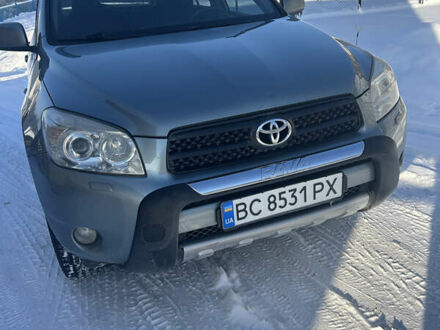 Зелений Тойота РАВ 4, об'ємом двигуна 2 л та пробігом 309 тис. км за 8600 $, фото 1 на Automoto.ua