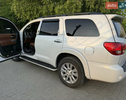 Белый Тойота Секвойя, объемом двигателя 5.7 л и пробегом 313 тыс. км за 17500 $, фото 5 на Automoto.ua