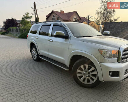 Белый Тойота Секвойя, объемом двигателя 5.7 л и пробегом 313 тыс. км за 17500 $, фото 9 на Automoto.ua
