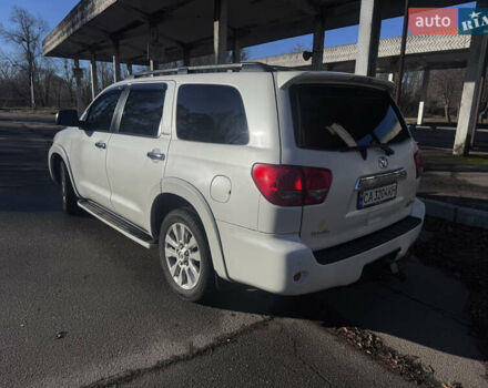 Белый Тойота Секвойя, объемом двигателя 5.7 л и пробегом 200 тыс. км за 21000 $, фото 4 на Automoto.ua
