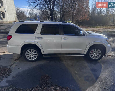 Белый Тойота Секвойя, объемом двигателя 5.7 л и пробегом 200 тыс. км за 21000 $, фото 7 на Automoto.ua