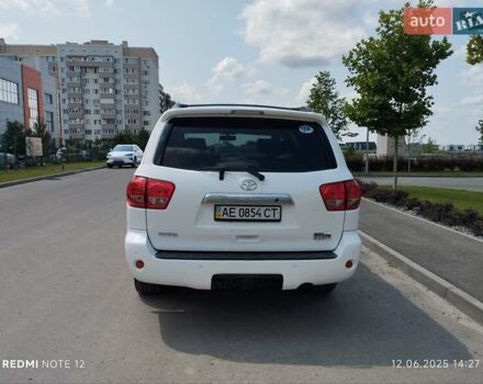 Белый Тойота Секвойя, объемом двигателя 5.7 л и пробегом 250 тыс. км за 24500 $, фото 4 на Automoto.ua