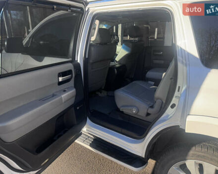 Белый Тойота Секвойя, объемом двигателя 5.7 л и пробегом 200 тыс. км за 21000 $, фото 12 на Automoto.ua