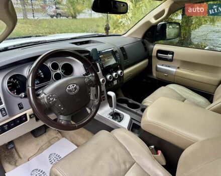 Тойота Секвойя 2008 в Киеве на Automoto.ua Белый Тойота Секвойя, объемом двигателя 5.7 л и пробегом 195 тыс. км за 19990 $, фото 33 на Automoto.ua