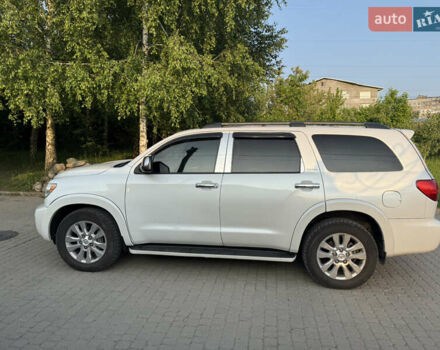 Белый Тойота Секвойя, объемом двигателя 5.7 л и пробегом 313 тыс. км за 17500 $, фото 4 на Automoto.ua