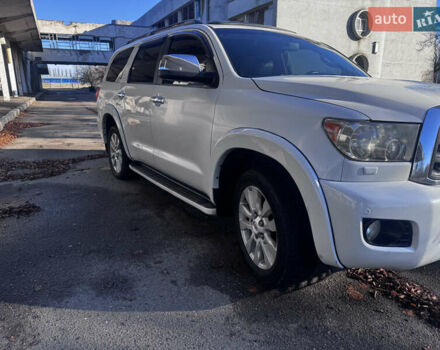 Белый Тойота Секвойя, объемом двигателя 5.7 л и пробегом 200 тыс. км за 21000 $, фото 8 на Automoto.ua