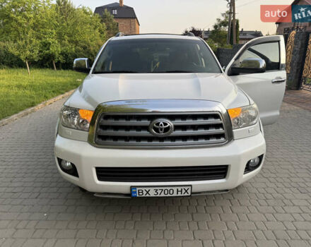 Белый Тойота Секвойя, объемом двигателя 5.7 л и пробегом 313 тыс. км за 17500 $, фото 1 на Automoto.ua