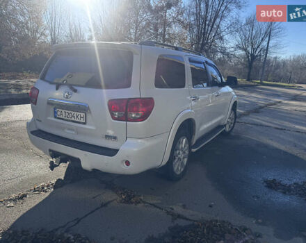 Белый Тойота Секвойя, объемом двигателя 5.7 л и пробегом 200 тыс. км за 21000 $, фото 6 на Automoto.ua