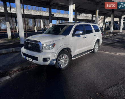 Белый Тойота Секвойя, объемом двигателя 5.7 л и пробегом 200 тыс. км за 21000 $, фото 2 на Automoto.ua