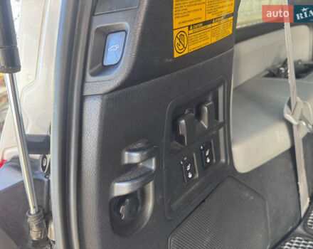 Белый Тойота Секвойя, объемом двигателя 5.7 л и пробегом 200 тыс. км за 21000 $, фото 17 на Automoto.ua