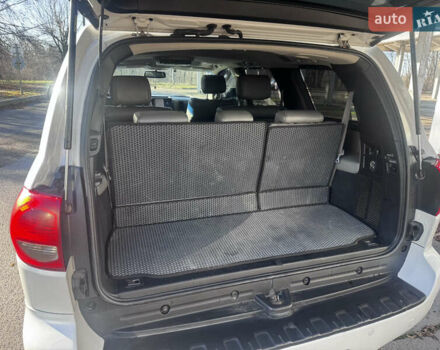 Белый Тойота Секвойя, объемом двигателя 5.7 л и пробегом 200 тыс. км за 21000 $, фото 20 на Automoto.ua