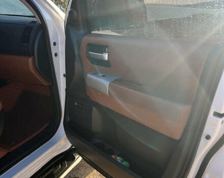 Білий Тойота Секвойя, об'ємом двигуна 5.7 л та пробігом 257 тис. км за 21999 $, фото 49 на Automoto.ua