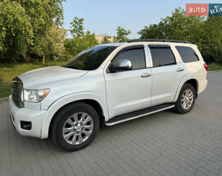 Белый Тойота Секвойя, объемом двигателя 5.7 л и пробегом 313 тыс. км за 17500 $, фото 3 на Automoto.ua