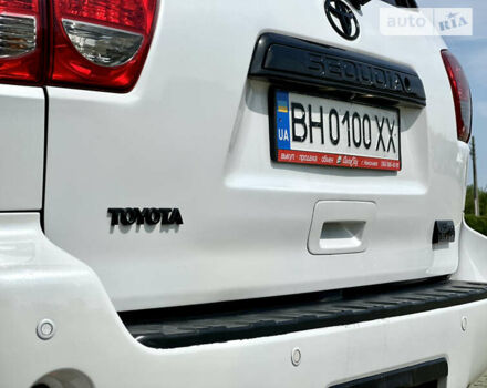 Білий Тойота Секвойя, об'ємом двигуна 5.7 л та пробігом 250 тис. км за 28500 $, фото 35 на Automoto.ua